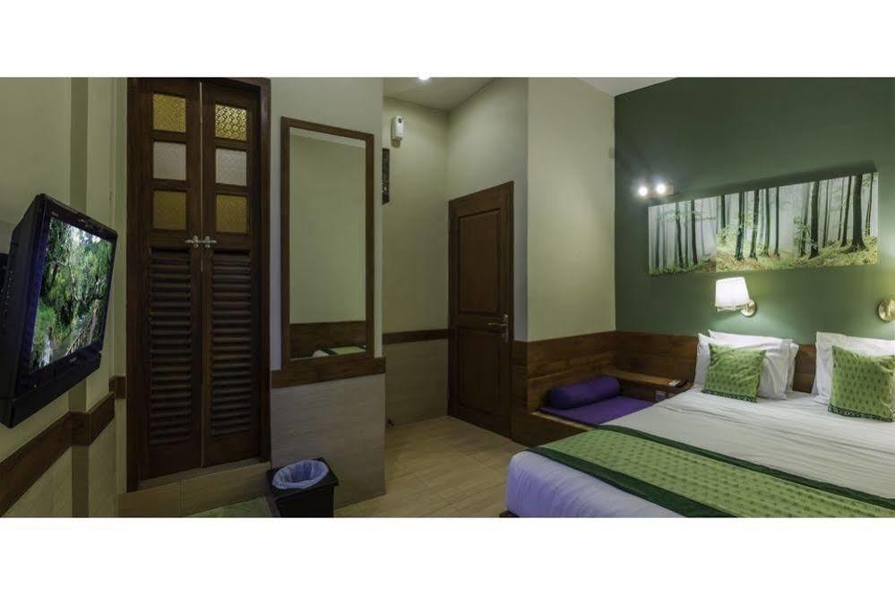 Dhanesvara Holistic Unique Homestay Wonocolo Exterior foto