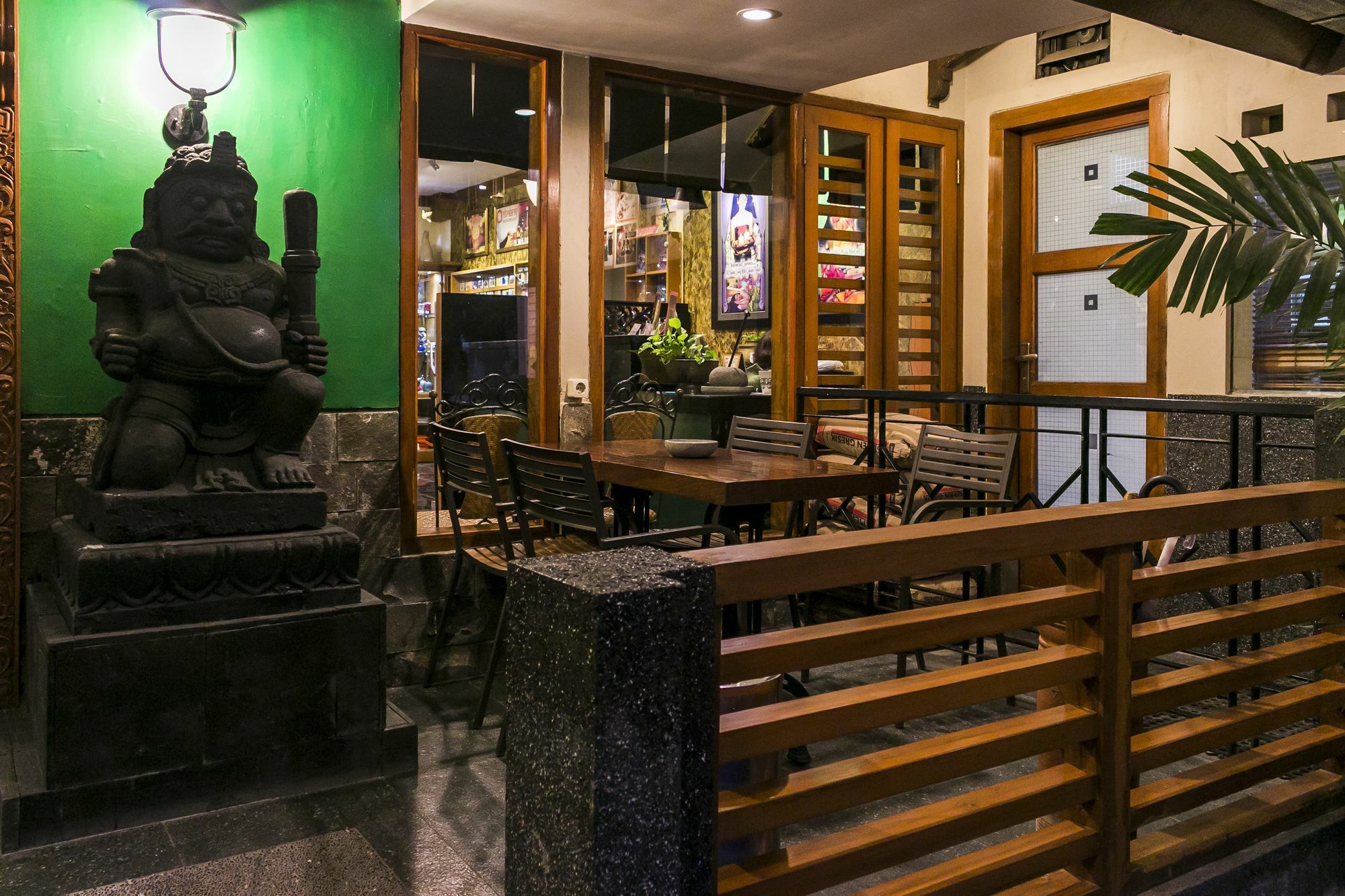 Dhanesvara Holistic Unique Homestay Wonocolo Exterior foto